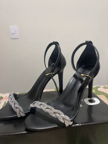 Sandália de Salto Preta com Strass