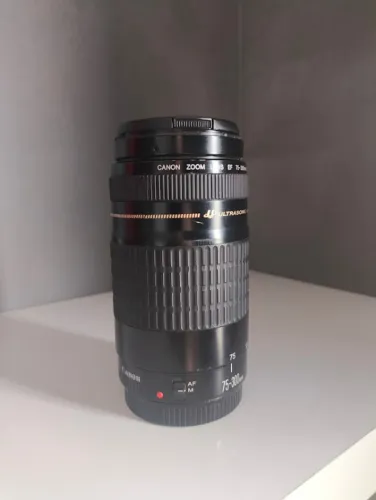 Lente Canon EF 75-300mm f/4-5.6 III USM (Foco Ultrassônico) - Excelente Estado