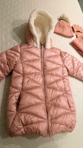 Casaco acolchoado para frio, usado uma vez, veste até 10 anos 