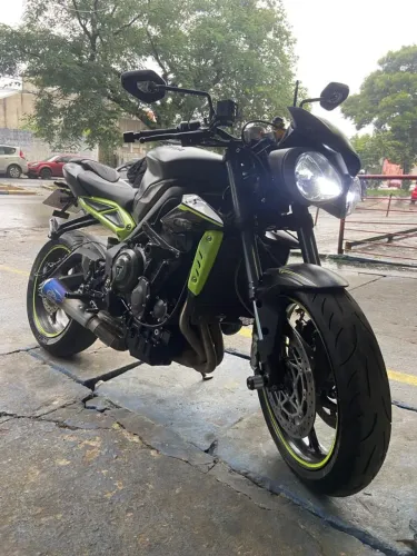 Triumph Street Triple 765 Rs 14 mil Kms (Leia todo o Anúncio)