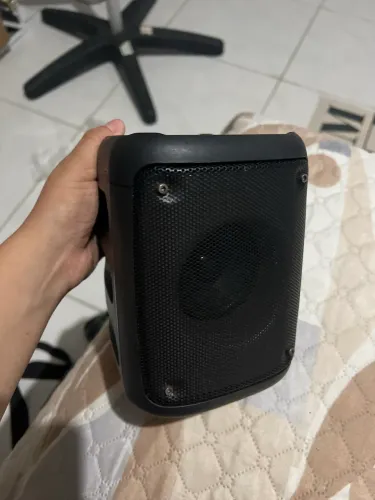 Mini caixa de som, pega microfone 