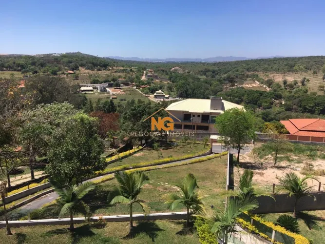 CASA EM CONDOMÍNIO COM 3 SUÍTES