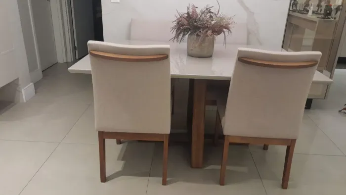 Mesa de jantar 4 cadeiras