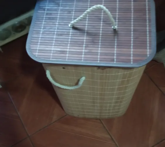 Cesto de roupa suja de bambu excelente estado