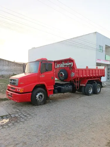 Mercedes-benz 1620 ano 2009 na caçamba