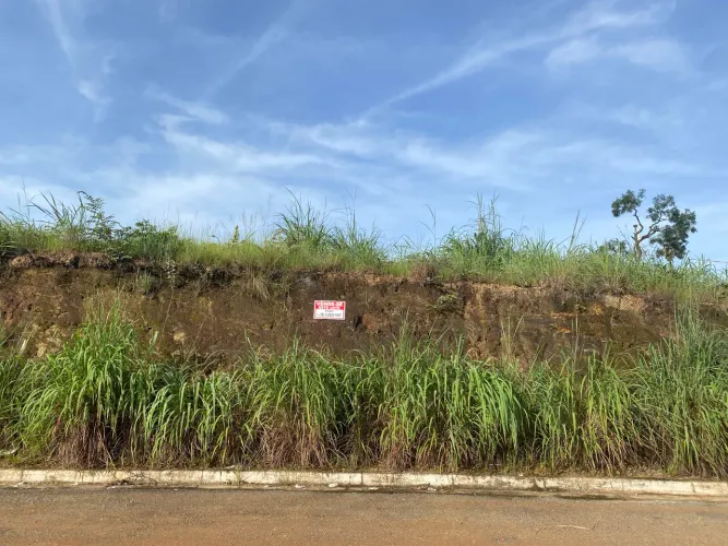 Vendo ou troco lote de 353 m2 - Bairro Santo Eduardo Paracatu 