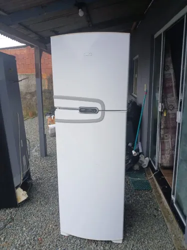 VENDO LINDA GELADEIRA CÔNSUL FROST FREE SEMI NOVA COM GARANTIA