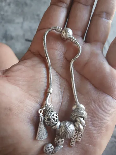 Bracelete Rigido Pandora Moments Feicho Esférico Prata 925 Com 7 Berloques