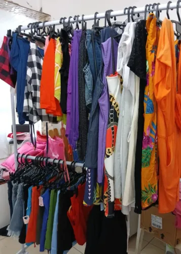 Lotes de roupas pra Brechó