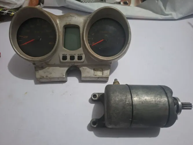 VENDO PAINEL E MOTOR DE PARTIDA TWISTER CBX 250 OS 2 JUNTOS POR 150