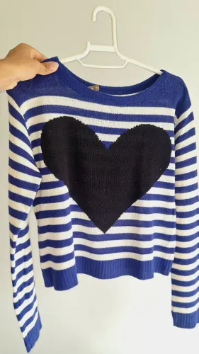 Blusa de Tricô Listrada Azul com Coração