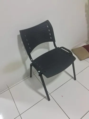 duas cadeira para escritorio