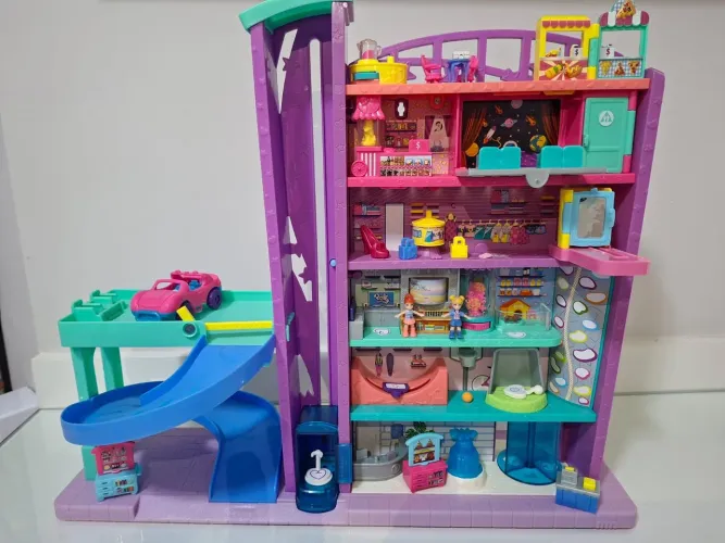 Shopping polly pocket