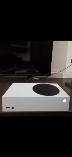 Xbox Series S + 2 controles 
