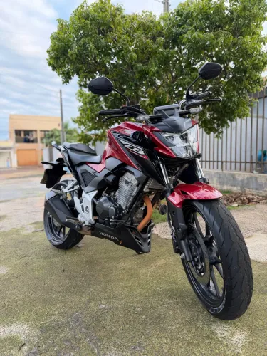 Vendo CB 300F 2025 completa 