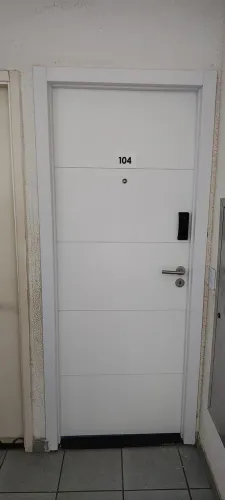 Instalação Profissional de Portas - Acabamento Impecável e Garantia