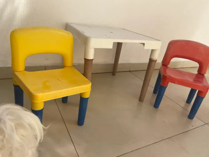 Cj de mesinha com 2 cadeiras infantil