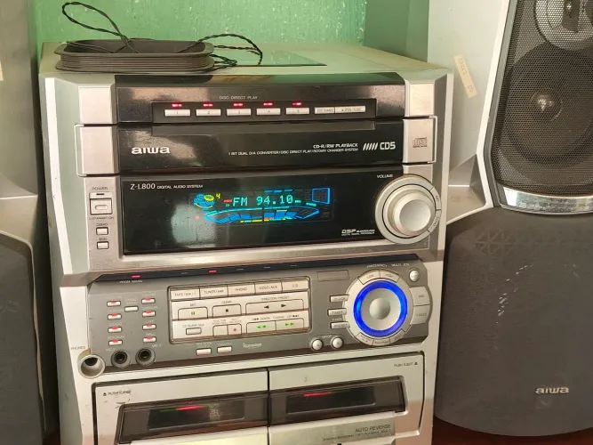 Som Aiwa ZL 800 com CD toca fita e Radio