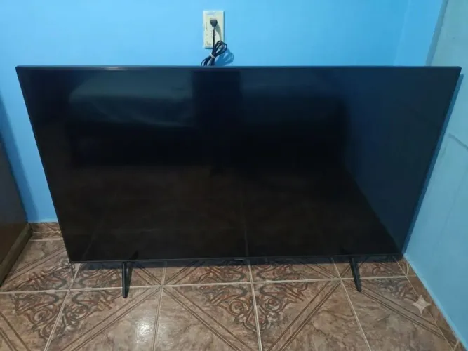 Smart TV Samsung QLED 65" (QN65Q60R) - TELA INTACTA / Não Liga (Para Peças ou Conserto)