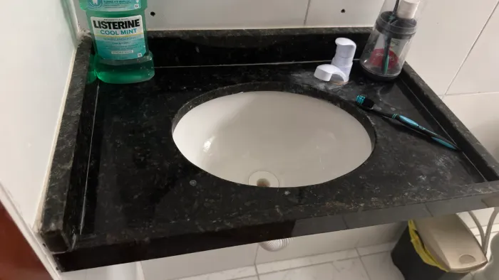 Pias de granito retiradas em bom estado