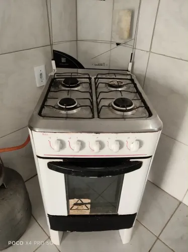 Vendo um Mesa / Cama e fogão