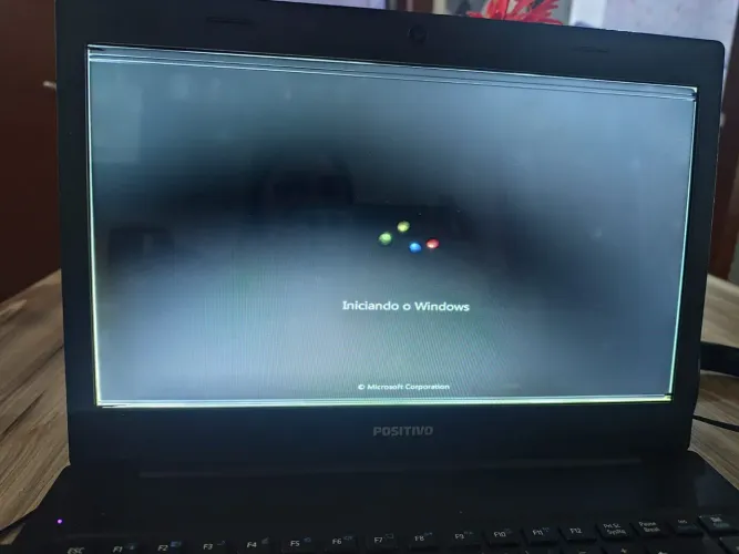 Notebook usado, funcionando, algumas teclas difíceis mas funciona bem.