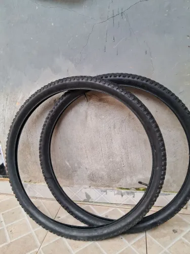 Par de pneus pouco usado marca kenda