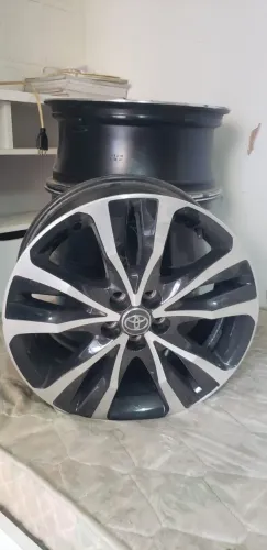 Rodas aro 17 Corolla 5/100 originais - Toyota Corola Altis pintura diamantada com preto