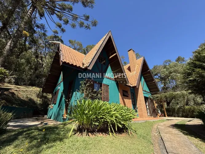 Casa com 03 Quartos dentro de Associação na Região do Imbiri - Campos do Jordão/SP