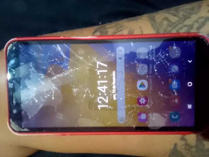 Vendo celular funciona mas tela tá quebrada 70 reais 