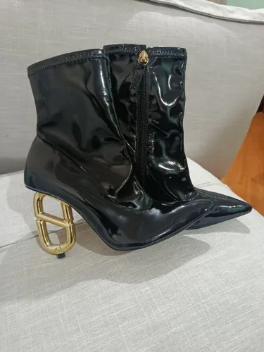 Bota Schutz para venda.