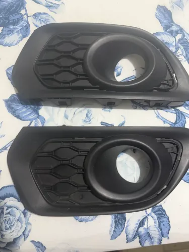 Moldura farol de milha com furo renault sandero
