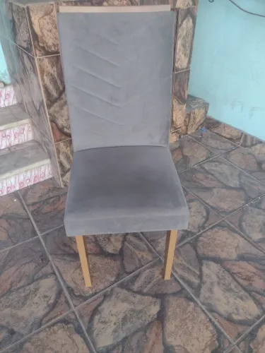 Cadeira estofada , cor cinza