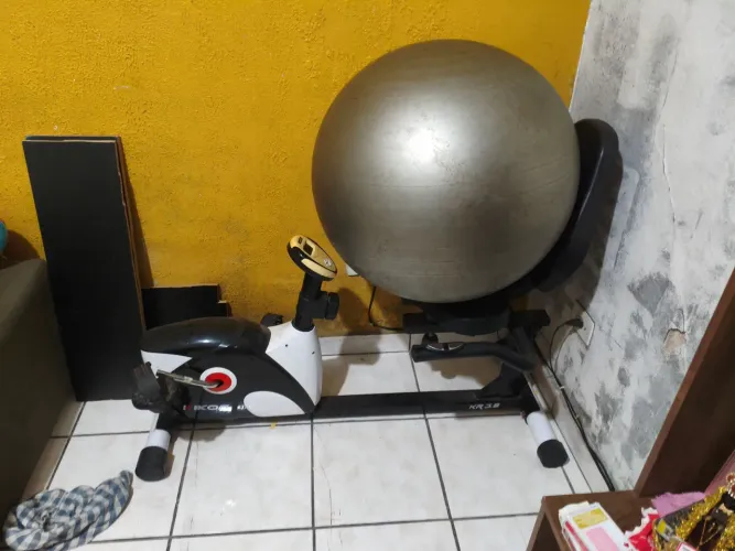 Bicicleta ergométrica horizontal KIKOS KR 3.8 - com defeito no painel