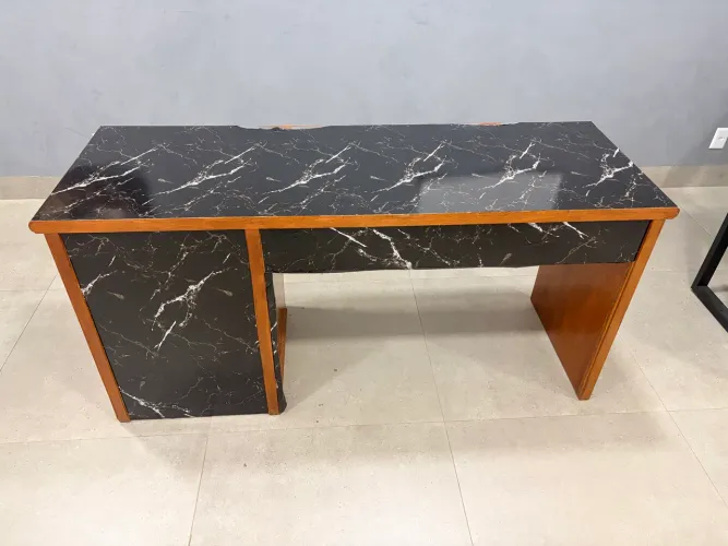Mesa - escrivaninha, pra sair hoje. 