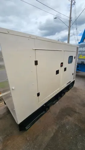 Grupo gerador 63 KVA/60 KVA/55 KVA motor Cummins 