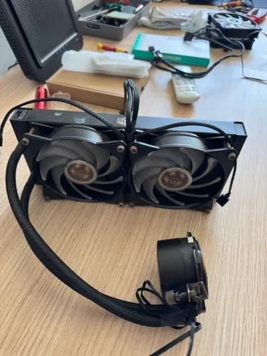 Water Cooler Cooler Master 240mm
