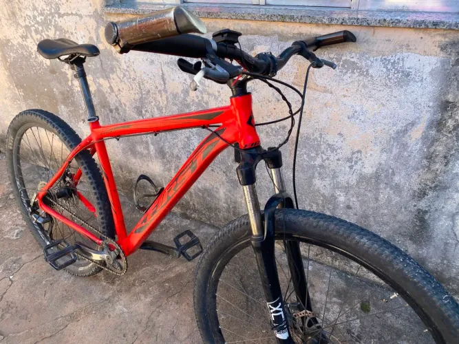 Bicicleta First Aro 29 - Quadro 19 | Ótimo Estado