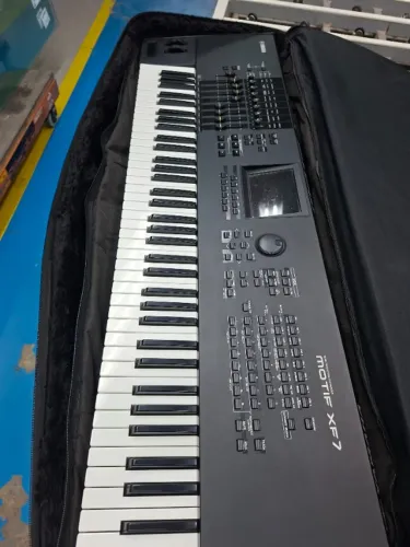TECLADO YAMAHA MOTIF XF7