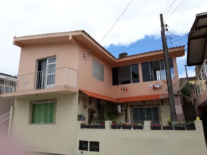 Casa Estilo JK/Kitnet com Churrasqueira e sacada no Centro Histórico (70m da Praia)