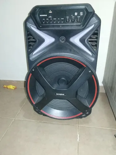 Vendo está caixa de som