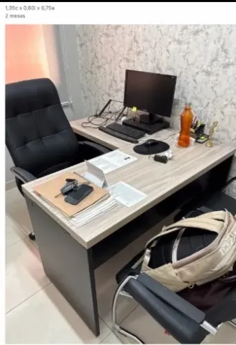 Mesa de escritório em L