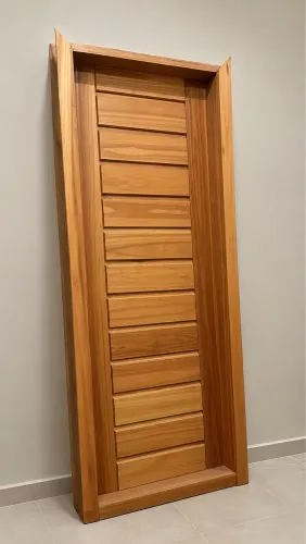 PORTA MADEIRA MACIÇA EUCALIPTO
