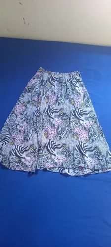 Vendo saia e blusa manga longa seminovos($20cada)(