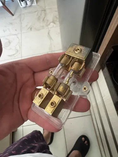 Porta fusíveis som automotivo