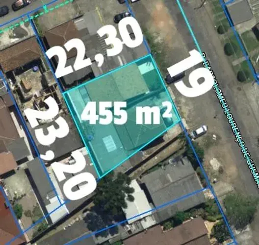 Terreno de 455m2 no Hauer contendo duas casas