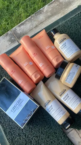 PRODUTOS DE CABELOS E PERFUME CAROLINA HERRERA( ORIGINAIS ) 