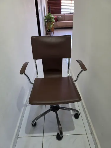 Cadeira de escritório (tok stok)
