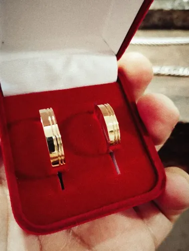 Alianças de ouro 750 (18k) com dois frisos