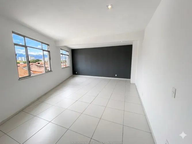 Sala Comercial 32m² c/ Vaga em Frente ao McDonald's - Estrada do Campinho